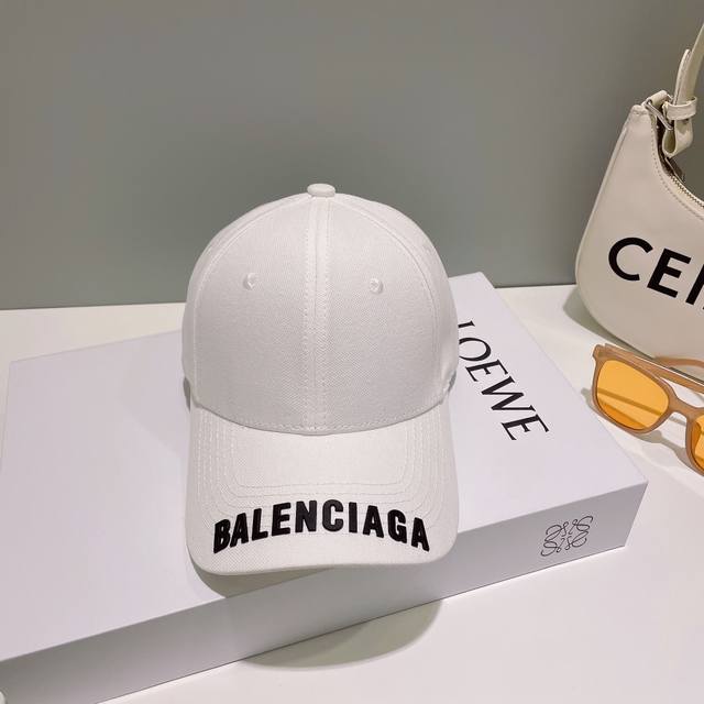 巴黎世家 Balenciaga 夏季棒球帽跑步遮阳防晒两不误 夏季必备单品 戴着不闷热 非常有活力的一款 超级无敌好看